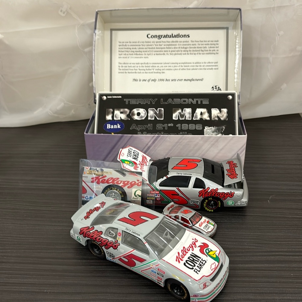 RARE COLLECTIBLE!! Iron Man Commemorative Set. Terry Labonte #5 w/Bonus Car